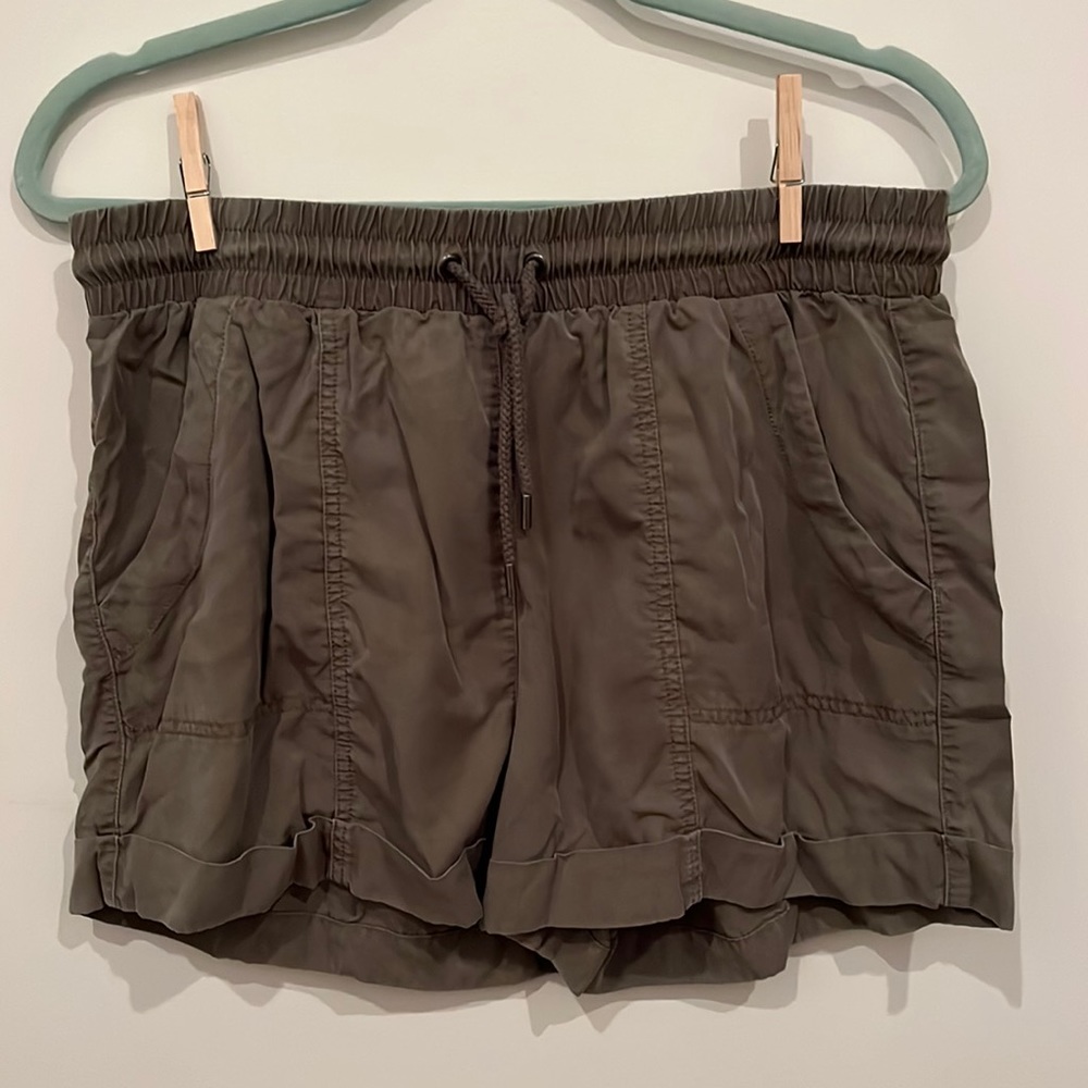 universal thread olive green cargo shorts